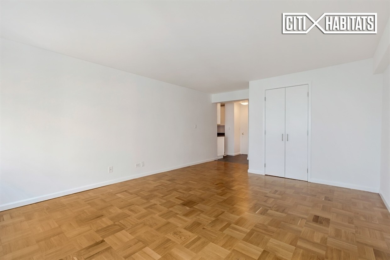 Building Photo - 310 E 65th St