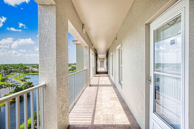 Building Photo - 3 bedroom 2.5 bathroom furnished condo