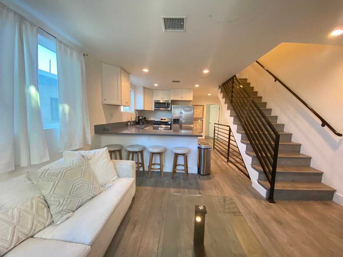 5342 Carlin St, Los Angeles, CA 90016 Townhome Rentals in Los Angeles