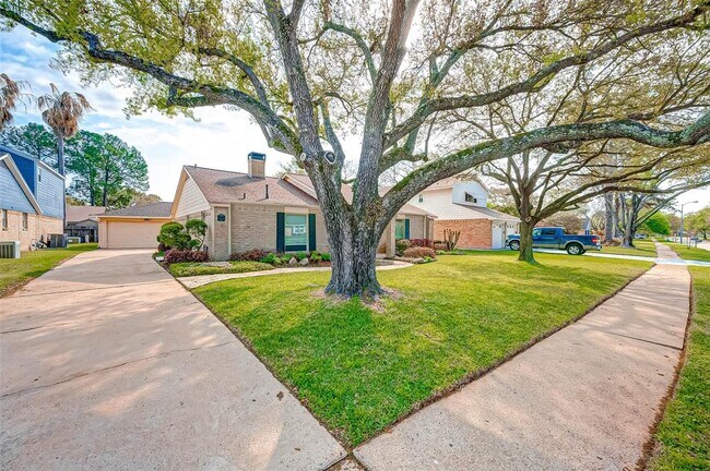 Foto del edificio - 15623 Boulder Oaks Dr