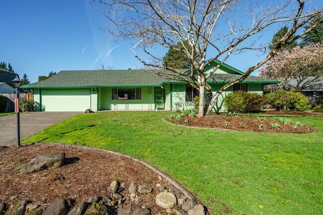 Building Photo - GREAT LOCATION!!! Single Level 3 bedroom 2...