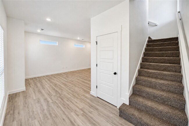 Building Photo - 1031 Boardwalk Ave