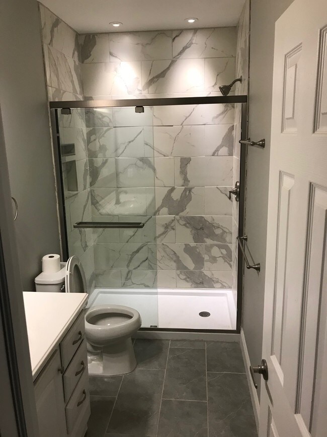 Baño compartido con otra persona. - 3420 Brandywine St