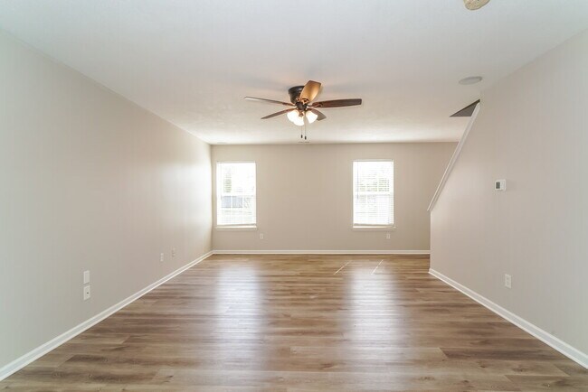 Foto del edificio - 5651 Dollar Forge Dr