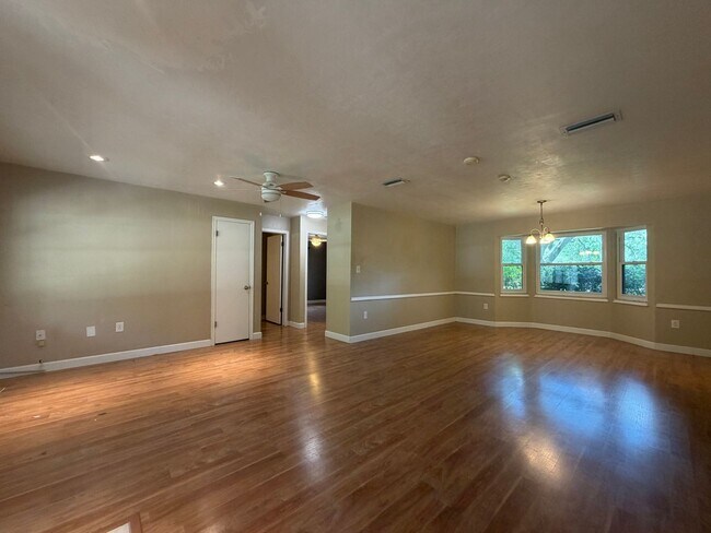Foto del edificio - Windward Meadows 3BR/2BA on 1 Acre with Fenced Yard