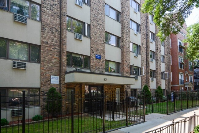 Building Photo - 650 W Wrightwood Ave