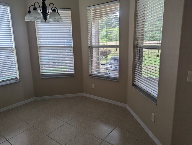 Foto del edificio - 1347 W Skyview Crossing Dr