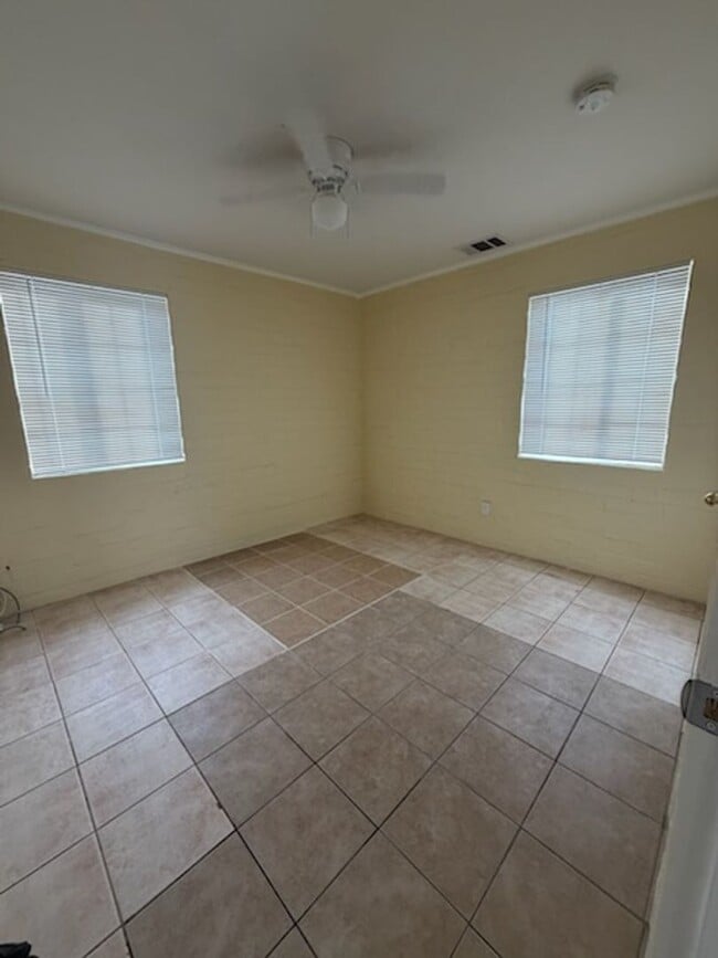 Foto del edificio - 2 Bedroom, 1 Bath Duplex for Rent In Ceres