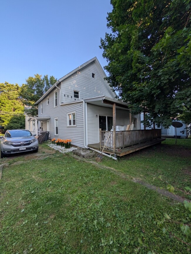 Building Photo - 19-21-21 Mcdougall Ave