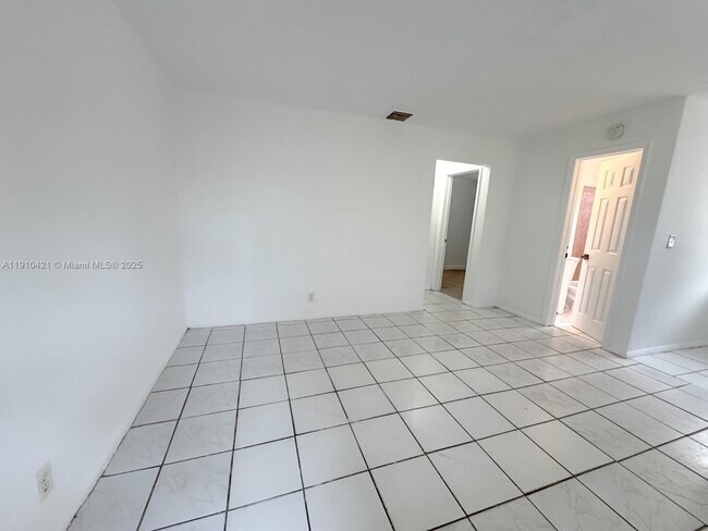 Foto del edificio - 2840 NW 15th Ct
