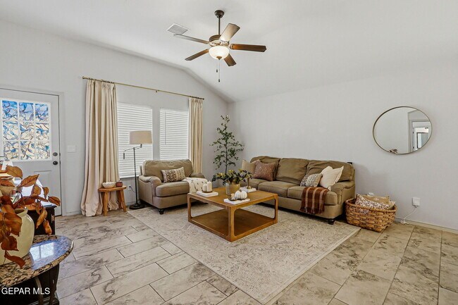 Foto del edificio - 14905 Tierra Escape Ave