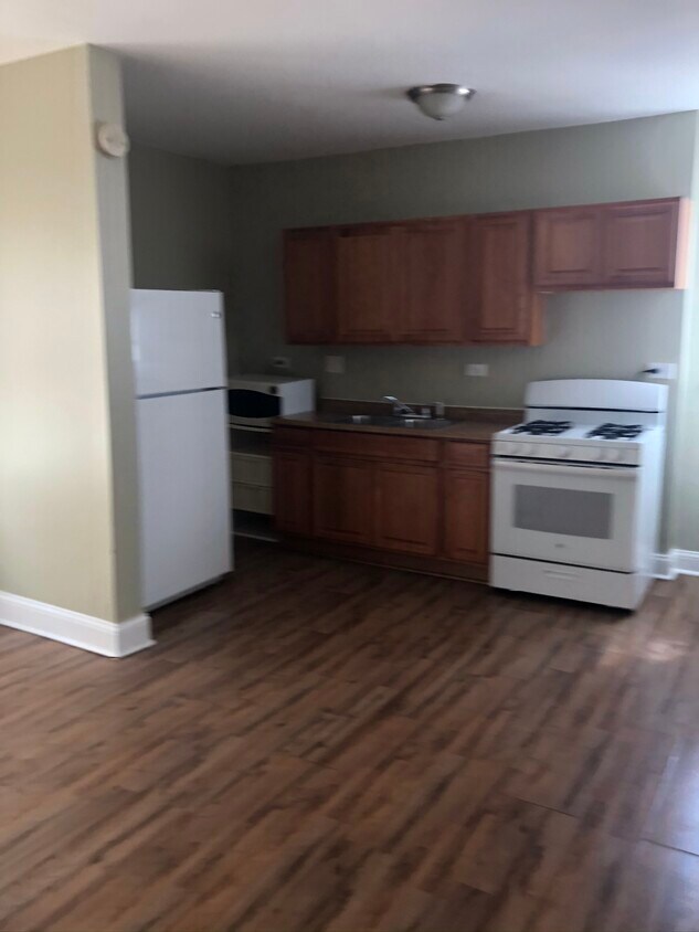Foto principal - 1637 E 77th St