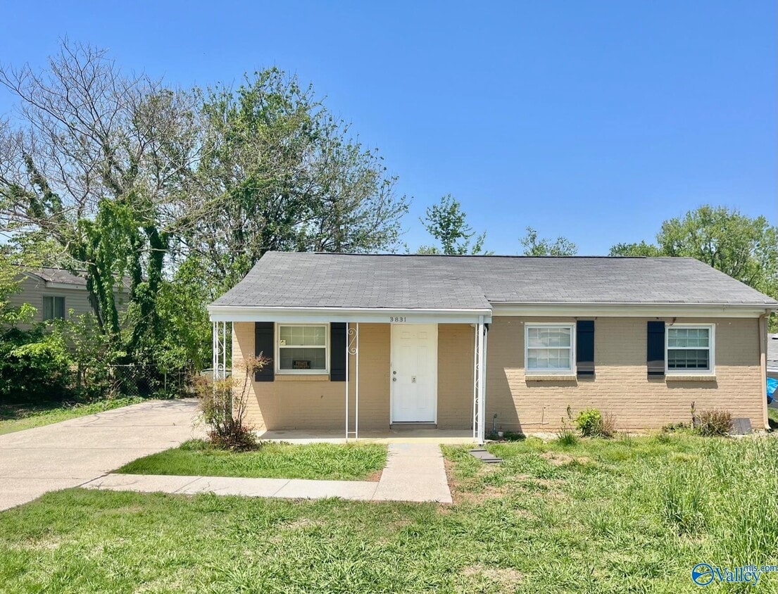 Primary Photo - 3831 Crane Dr NE
