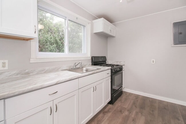 Building Photo - 3822 W 133rd St