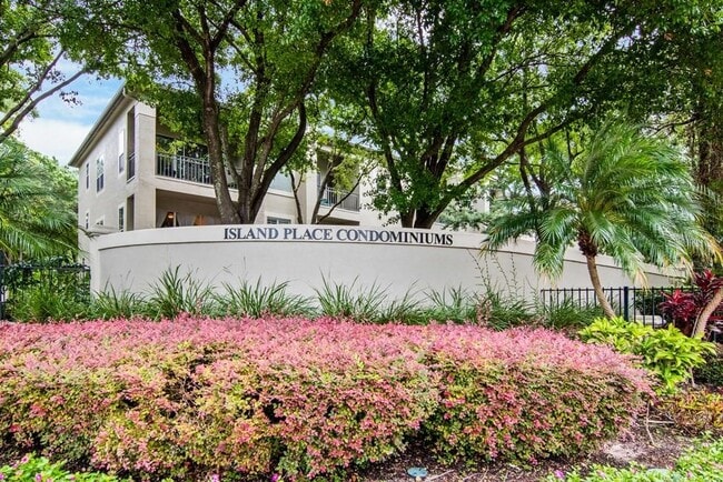 Foto del edificio - 750 Coral Reef Dr