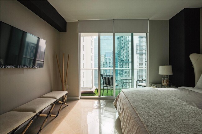 Foto del edificio - 300 S Biscayne Blvd