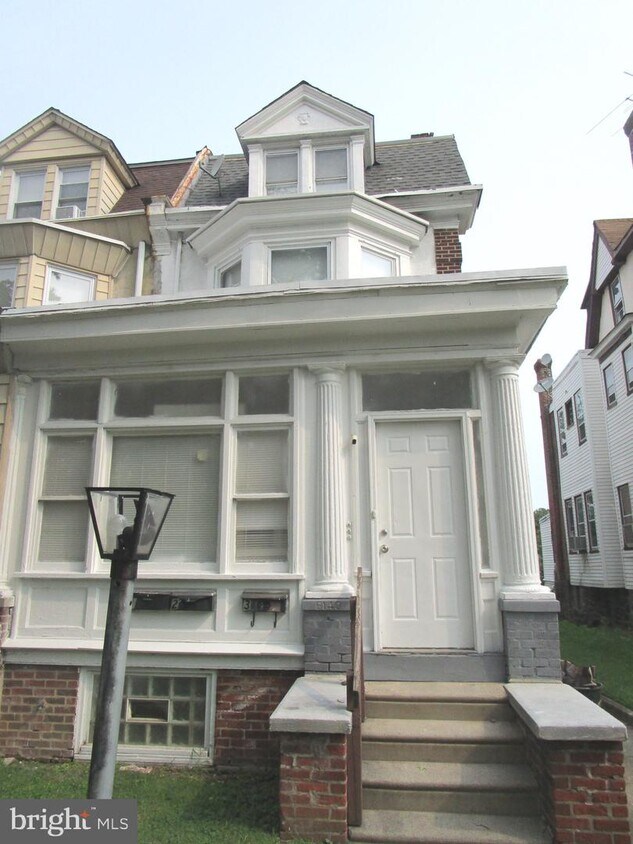 Primary Photo - 6149 W Columbia Ave