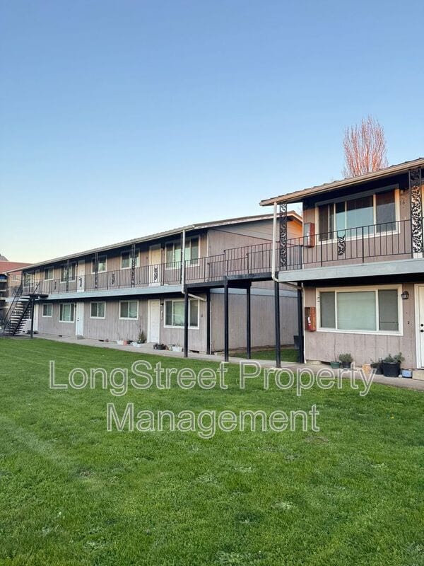 Building Photo - 970 NW Garfield Ave