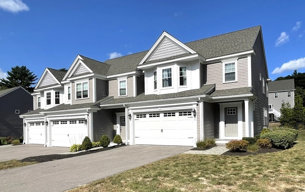Foto principal - 8 Evergreen Dr