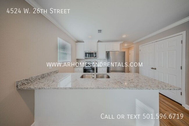 Foto del edificio - 4524 W 26th St