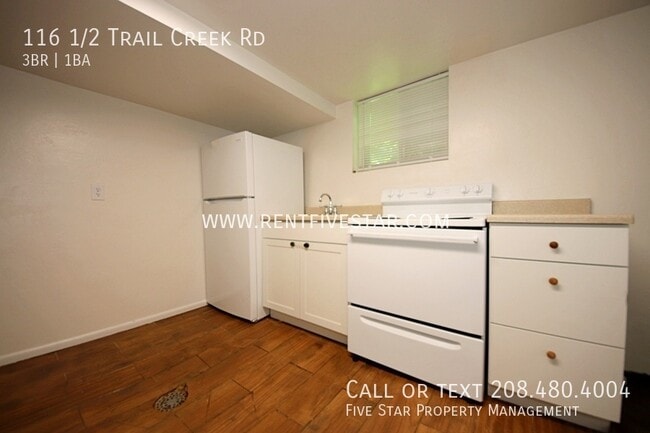 Building Photo - 116 1/2 Trail Creek Rd-