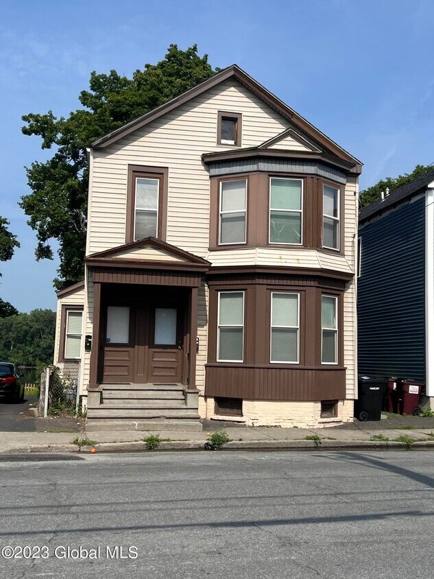 81 2nd Ave Unit 2, Troy, NY 12180 Room for Rent in Troy, NY