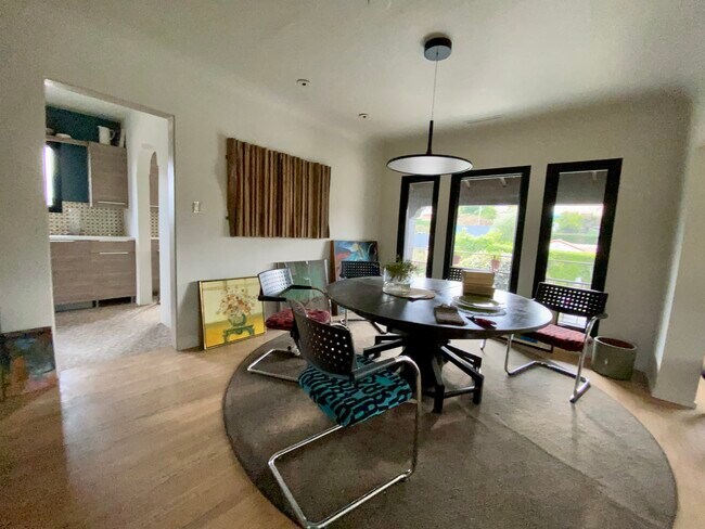 Building Photo - 1602 Carmona Ave