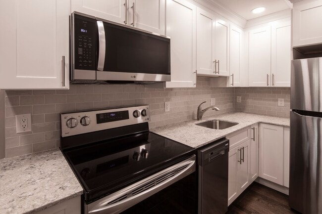 Interior Photo - Regency Manor: In-Unit Washer & Dryer, Col...