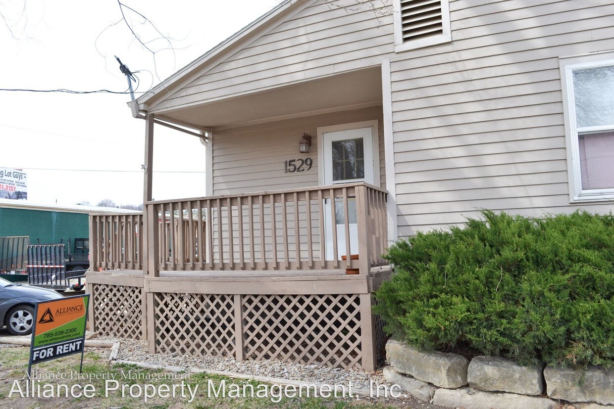 Primary Photo - 4 br, 2 bath Apartment - 1529 Fair Ln.