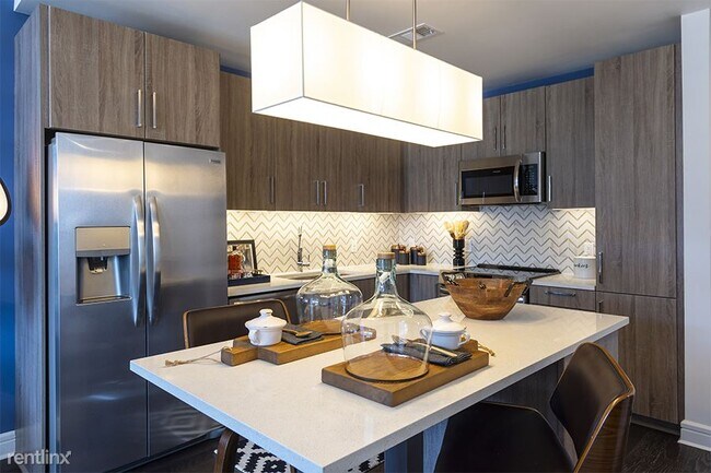 Building Photo - 1 br, 1 bath Condo - 2900 McKinnon St