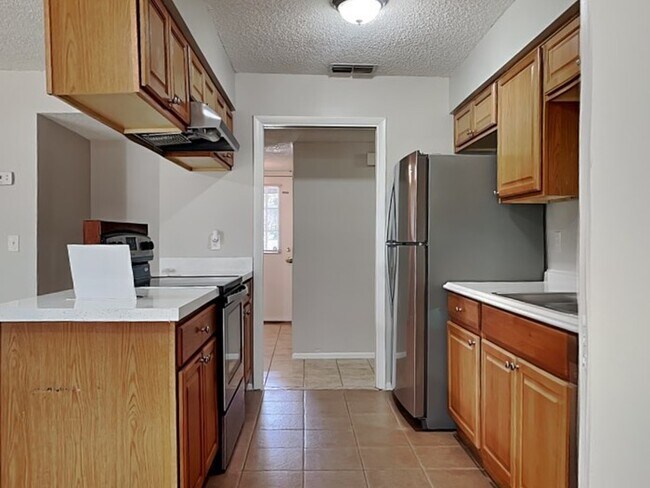 Foto del edificio - 610 Charter Ct