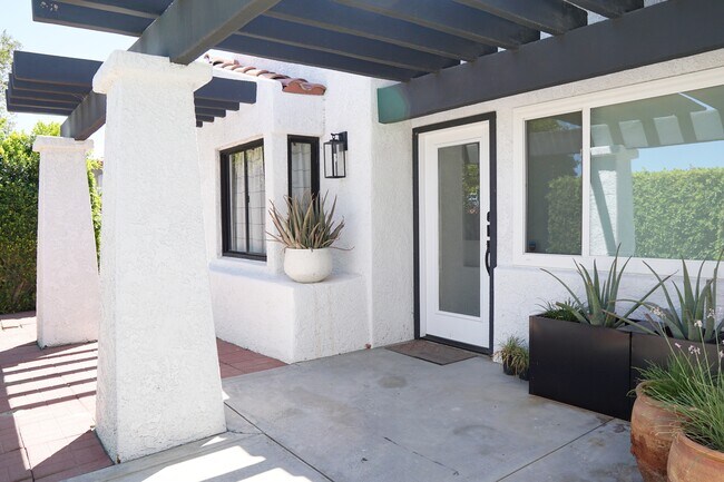 Foto del edificio - 33865 Cathedral Canyon Dr