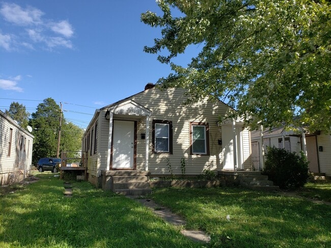 One Bedroom Duplex Near 10th and Concord Street! - One Bedroom Duplex Near 10th and Concord Street! House