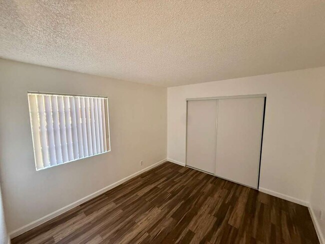 Foto del edificio - 38308 Division St