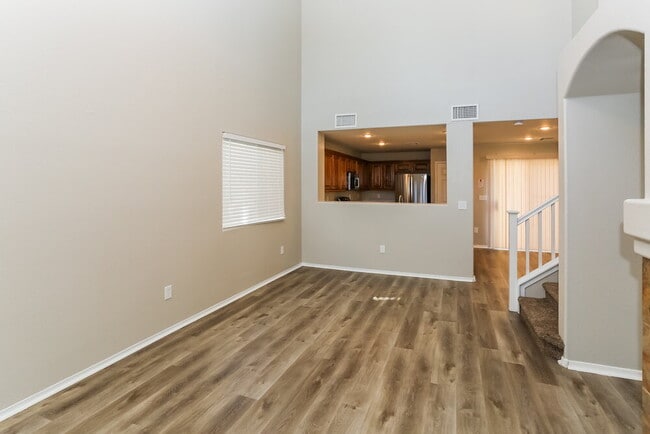 Foto del edificio - 8149 Finch Feather St