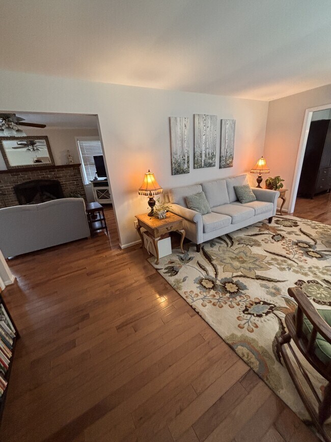 Foto del edificio - 10516 Greglynn Rd