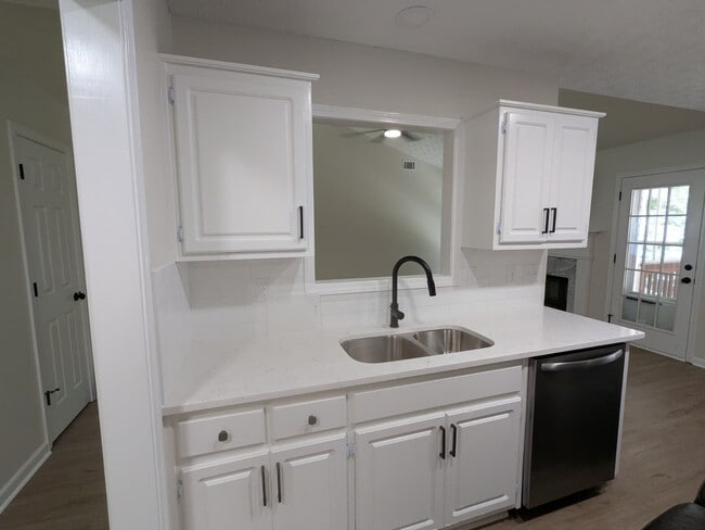 Building Photo - 60 Riverside Pky