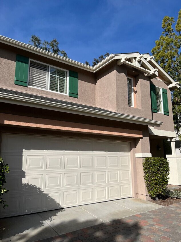 Primary Photo - Ready to move in ready 3 bedroom 2.5 bathr...