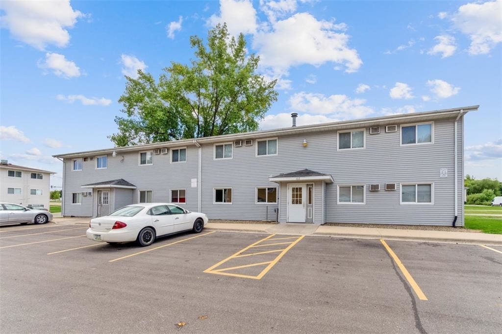 100 66th Ave SW Unit 3, Cedar Rapids, IA 52404 Apartment for Rent in