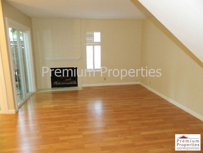 Foto del edificio - Light and Airy, 3BD/2.5BA, Two-Story TH, W...