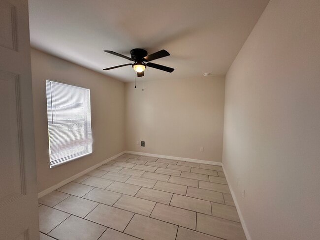 Building Photo - 318 NW 7th Pl