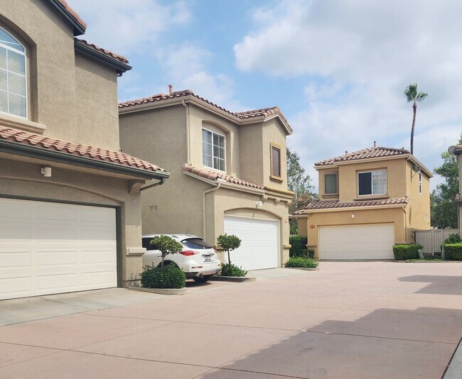 Foto del edificio - FOR LEASE - Available now!