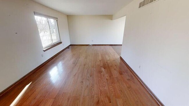 Foto del edificio - 2872 Elmwood Ave