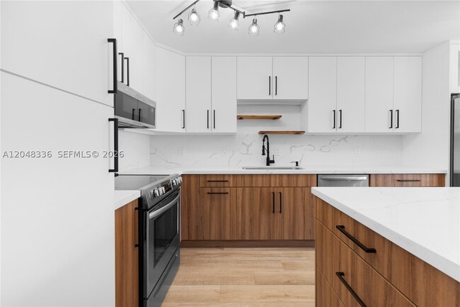 Foto del edificio - 8752 SW 12th St