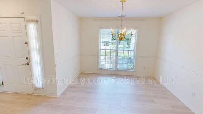 Foto del edificio - 342 Meadow Pathway Dr