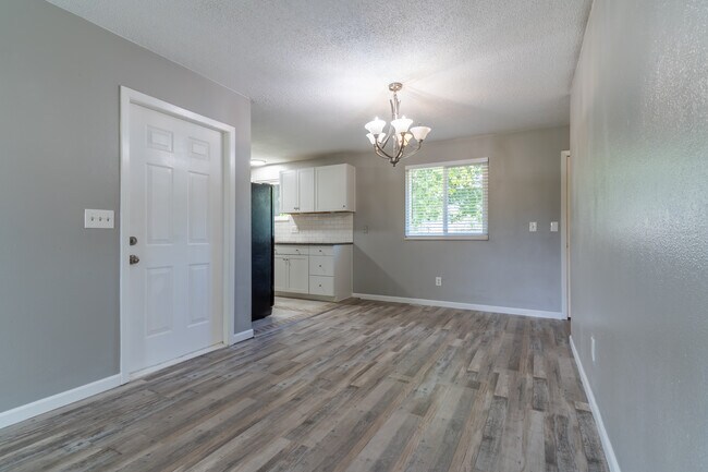 Building Photo - 1252 Quaker St