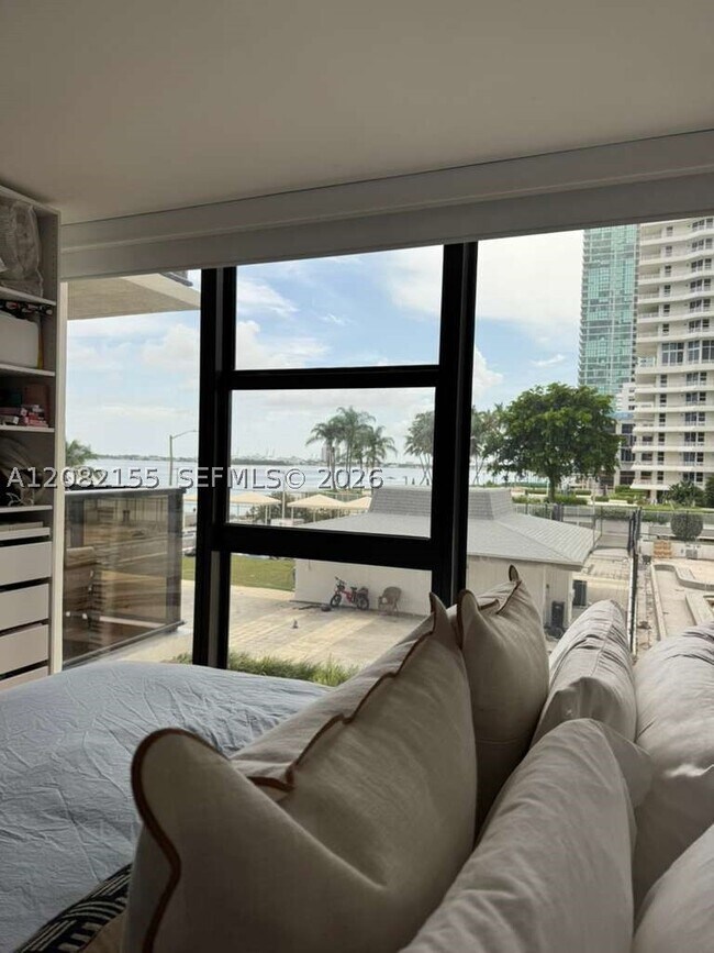 Foto del edificio - 600 NE 36th St