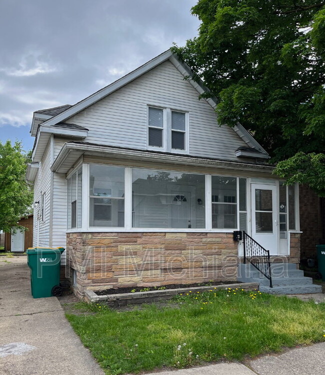 Foto del edificio - 221 E 8th St