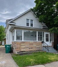 Building Photo - 221 E 8th St