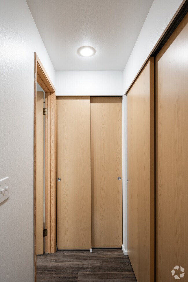 Interlake Place Apartments at 4814 Interlake Ave N Seattle, WA